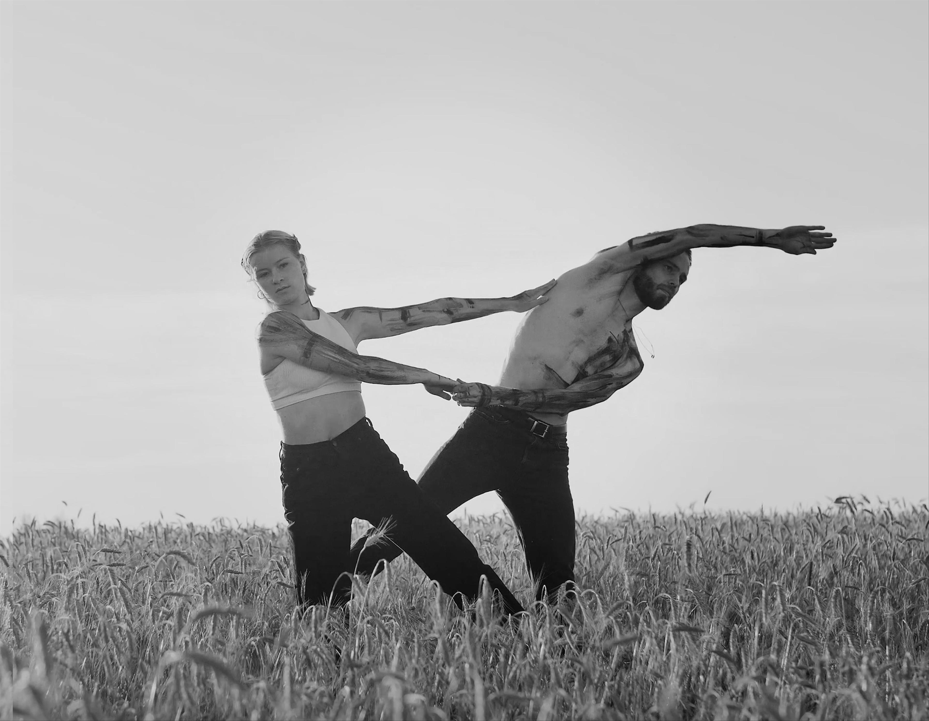 Denis Inghelbrecht & Yamuna Huygen for skies in a grain field