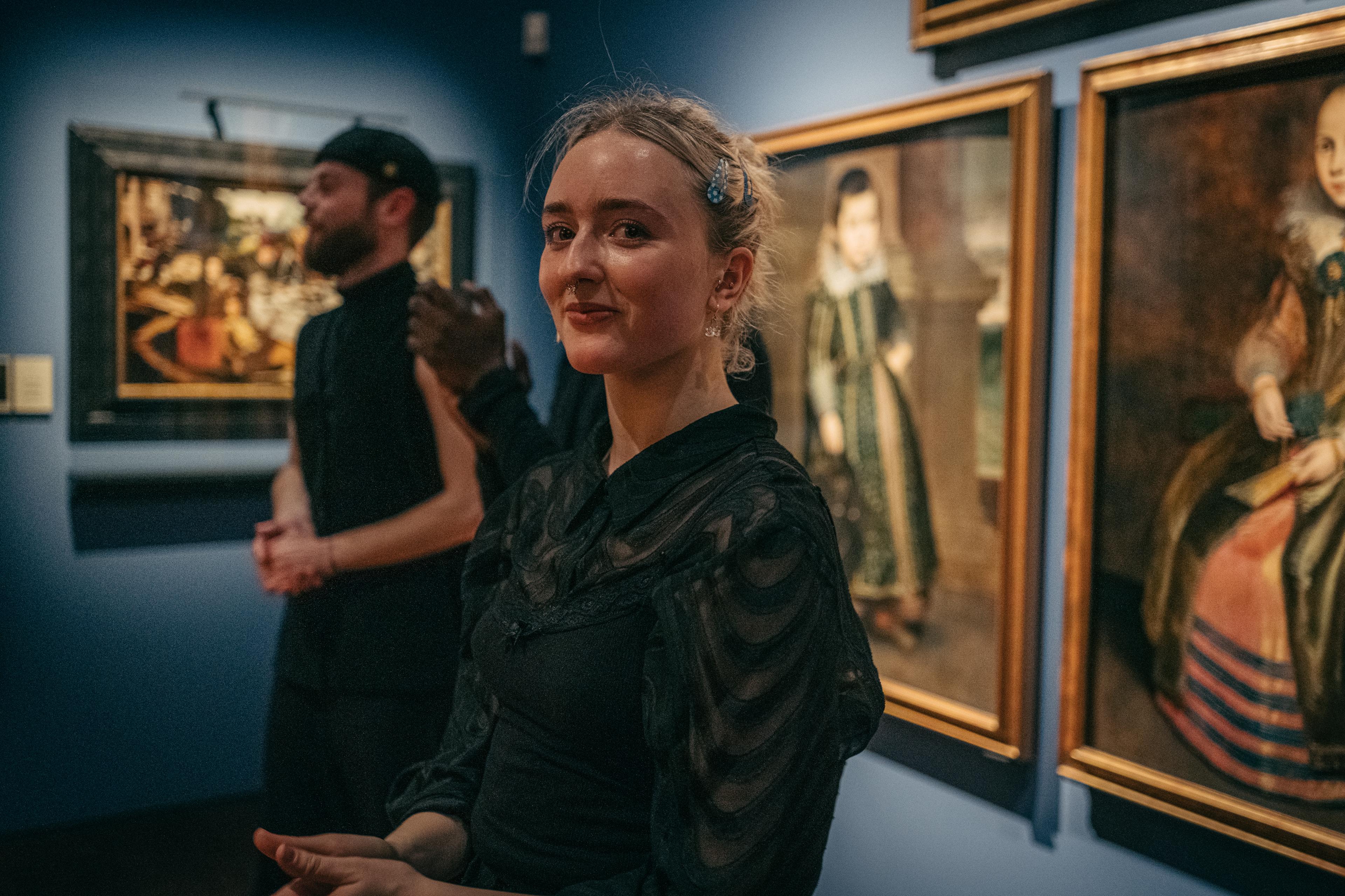 Denis Inghelbrecht, Fleur De Decker and Manu Mpasi receiving applause for their performance in museum mayer van den bergh