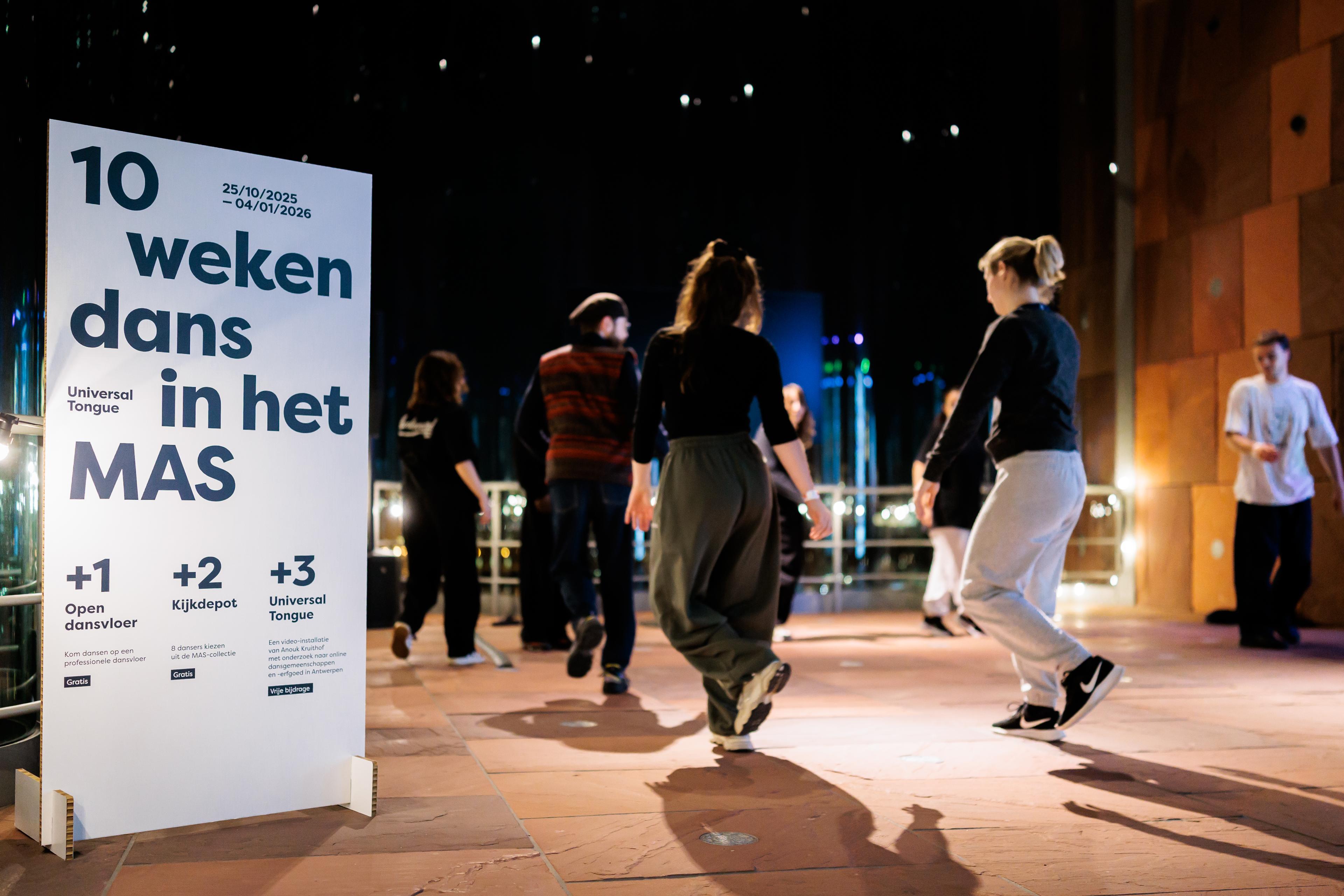 Denis Inghelbrecht giving a Hiphop workshop at MAS during Universal Tongue - Museum aan de Stroom 2025
