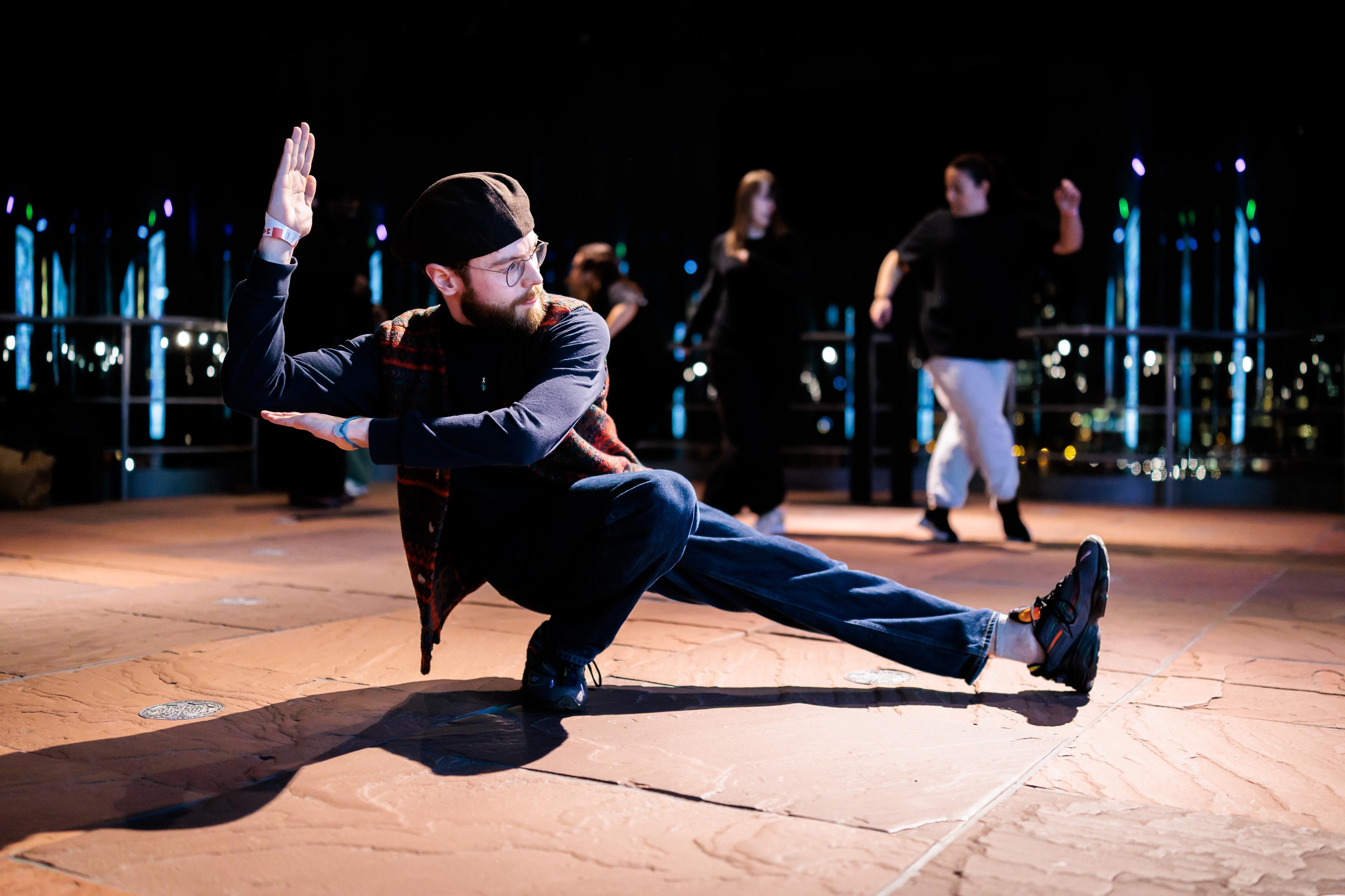 Denis Inghelbrecht signature move during a Hiphop workshop at MAS during Universal Tongue - Museum aan de Stroom 2025